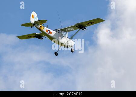 Cessna L-19/O-1 Bird Dog (G-PDOG) wurde am 4. Juli 2021 auf der Shuttleworth Military Airshow in die Luft geflogen Stockfoto