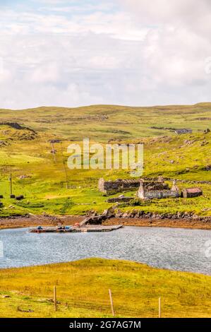 Ruinierte Croft in Voe of Clousta am Westufer des Festland Shetland. Mit Kopierbereich. Stockfoto