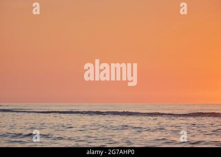 Europa, Dänemark, Nordjütland. Sonnenuntergang über der Nordsee. Stockfoto