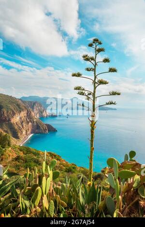 Blick auf Lipari und Vulcano Insel von Belvedere Quattrocchi, Lipari Insel, Äolischen Inseln, Sizilien, Italien, Stockfoto