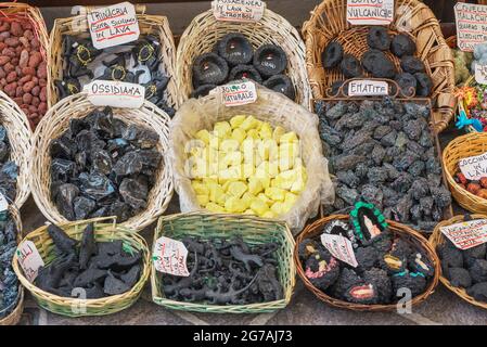 Vulkanstein Souvenirs, Lipari Insel, Äolischen Inseln, Sizilien, Italien, Stockfoto