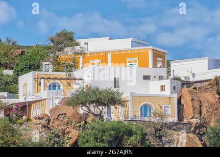 Blick auf die Insel Panarea vom Meer aus, Panarea, Äolische Inseln, Sizilien, Italien Stockfoto