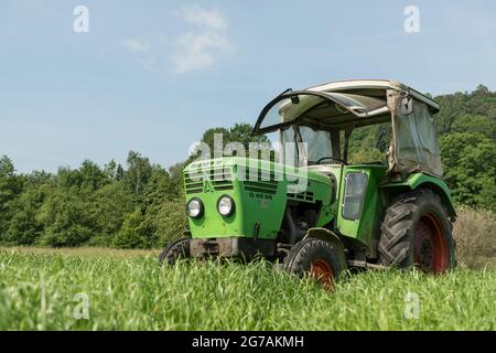 Breuberg, Hessen, Deutschland, Deutz D 4006 Traktor. Hubraum 25826 ccm, 35 ps, Baujahr 1969 Stockfoto