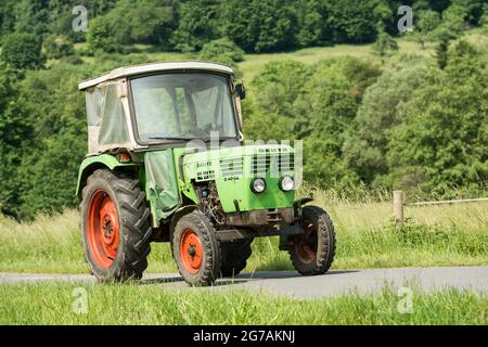 Breuberg, Hessen, Deutschland, Deutz D 4006 Traktor. Hubraum 25826 ccm, 35 ps, Baujahr 1969 Stockfoto