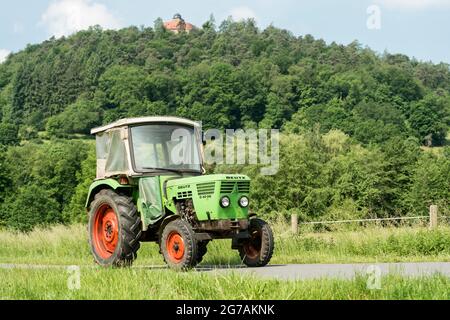 Breuberg, Hessen, Deutschland, Deutz D 4006 Traktor. Hubraum 25826 ccm, 35 ps, Baujahr 1969 Stockfoto