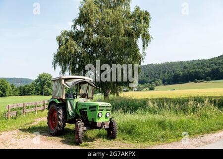 Breuberg, Hessen, Deutschland, Deutz D 4006 Traktor. Hubraum 25826 ccm, 35 ps, Baujahr 1969 Stockfoto