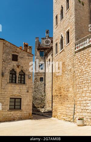Blick auf die Straße in Bale in Kroatien Stockfoto