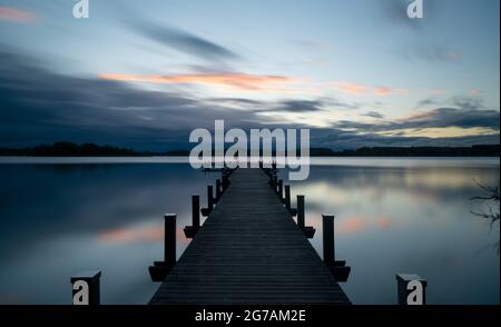 Morgendämmerung am Wörthsee, Kreis Starnberg, Oberbayern, Bayern, Deutschland, Europa Stockfoto