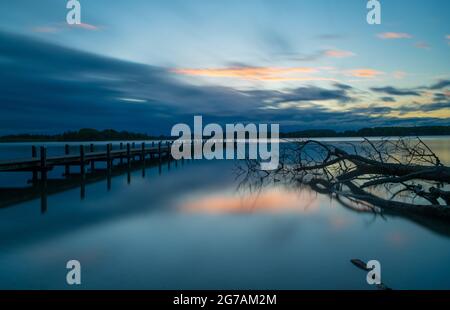 Morgendämmerung am Wörthsee, Kreis Starnberg, Oberbayern, Bayern, Deutschland, Europa Stockfoto