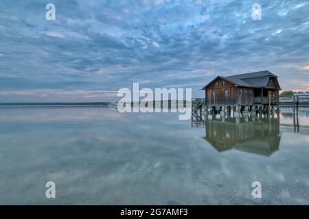 Bootshaus in Inning am Ammersee, Kreis Starnberg, Oberbayern, Bayern, Deutschland, Europa Stockfoto