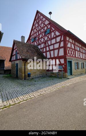 Wehrkirche und Freilichtmuseum Mönchsondheim, Kreis Kitzingen, Franken, Unterfranken, Bayern, Deutschland Stockfoto