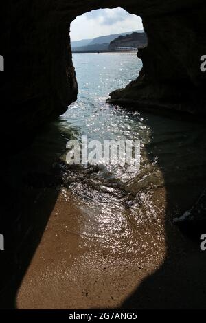 Tropea - Grotta dalla spiaggia di Marina dell'Isola Stockfoto