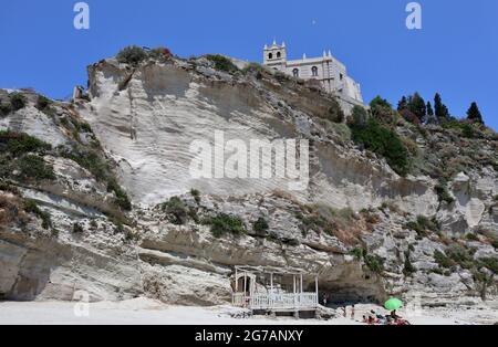 Tropea - Scorcio del Santuario dalla spiaggia Stockfoto