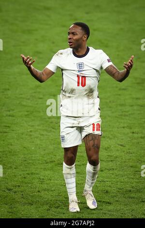 London, Großbritannien. Juli 2021. Fußball: Europameisterschaft, Italien - England, Endrunde, Finale im Wembley-Stadion. Englands Raheem Sterling Gesten. Quelle: Christian Charisius/dpa/Alamy Live News Stockfoto