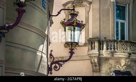 Straßenlaterne in Narbonne. Stockfoto