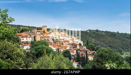 Blick auf Palalda bei Amélie les Bains im Frühling. Stockfoto