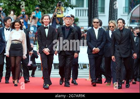 Jarvis Cocker, Hippolyte Giradot, Mathieu Amalric, Stephan Park, Roman Coppola, Timothee Chalamet, Lyna Khoudri, Wes Anderson, Tilda Swinton, Bill Murray, Benicio Del Toro, Alexandre Desplat, Owen Wilson, Adrien Brody bei der französischen Dispatch-Premiere im Rahmen der 74. Internationalen Filmfestspiele von Cannes am 11. Juli 2021 in Cannes, Frankreich. Foto von Aurore Marechal/ABACAPRESS.COM Stockfoto