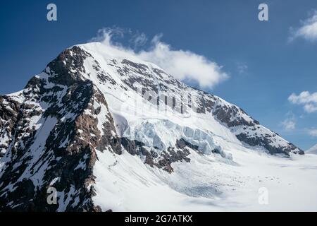 Schneebedecktes Moutain - Blick vom Jungfraujoch Sphinx Observatorium - Jungfrau Region, Mönch, Eiger - Schweizer Alpen, Schweiz Stockfoto