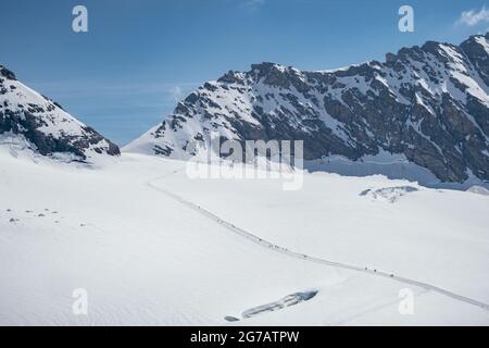 Wanderweg im Schnee - Blick vom Jungfraujoch Sphinx Observatorium - Jungfrau Region - Schweizer Alpen, Schweiz - Grindelwald, Interlaken, Lauterbrun Stockfoto