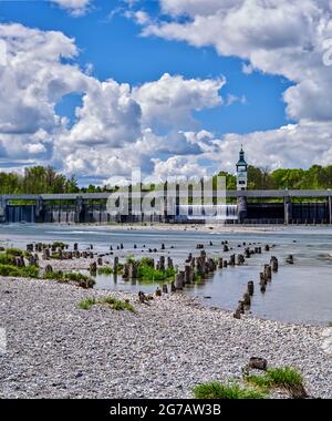 Wehr, Wehr, Abfluss, Fluss, Wasser, Beton, Bankverstärkung, Laternen, fließendes Wasser, historisches Gebäude, Historische Sehenswürdigkeit, Sehenswürdigkeit, historisches Denkmal, Welterbedenkmal, Welterbedenkmal, Denkmal Stockfoto