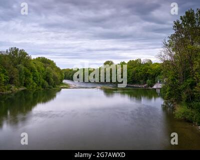 Brücke, Bettschweller, Wehr, Wehr, Abfluss, Fluss, Wasser, Beton, Uferverstärkung, fließendes Wasser, Weltkulturerbe, Weltkulturerbe, Denkmal, Augsburger Lech, Bay Kraftwerk Stockfoto