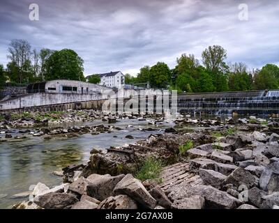 Brücke, Bettschweller, Wehr, Wehr, Abfluss, Fluss, Wasser, Beton, Uferverstärkung, fließendes Wasser, Weltkulturerbe, Weltkulturerbe, Denkmal, Augsburger Lech, Bay Kraftwerk Stockfoto