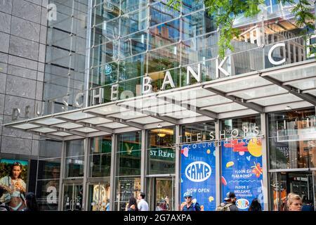 Das Deutsche Bank Center am Sonntag, den 4. Juli 2021 im Columbus Circle in New York. Es wird berichtet, dass der deutsche Kreditgeber in dem Komplex, der früher das Time Warner Center war, über 1 Million Quadratmeter übernimmt. (© Richard B. Levine) Stockfoto