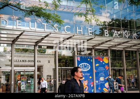 Das Deutsche Bank Center am Sonntag, den 4. Juli 2021 im Columbus Circle in New York. Es wird berichtet, dass der deutsche Kreditgeber in dem Komplex, der früher das Time Warner Center war, über 1 Million Quadratmeter übernimmt. (© Richard B. Levine) Stockfoto