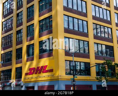 Ein DHL-Gebäude in New York am Sonntag, den 4. Juli 2021. (© Richard B. Levine) Stockfoto