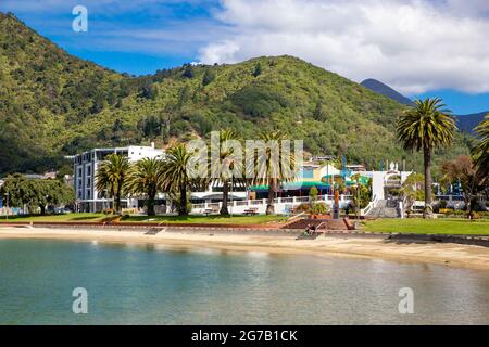 Picton, Marlborough, Neuseeland, Juni 13 2021: Die malerische Stadt Picton, Neuseeland, ein Touristenziel, in dem Reisende eine Fähre nehmen Stockfoto