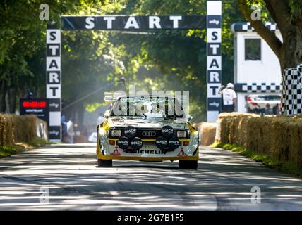 1985 beim Goodwood Festival of Speed 2021 im Goodwood House, West Sussex, am 9. Juli 2021 trat Audi Sport Quattro S1 E2 an und wurde von David Kedward gefahren. Foto von Phil Hutchinson. Nur zur redaktionellen Verwendung, Lizenz für kommerzielle Nutzung erforderlich. Keine Verwendung bei Wetten, Spielen oder Veröffentlichungen einzelner Clubs/Vereine/Spieler. Kredit: UK Sports Pics Ltd/Alamy Live Nachrichten Stockfoto