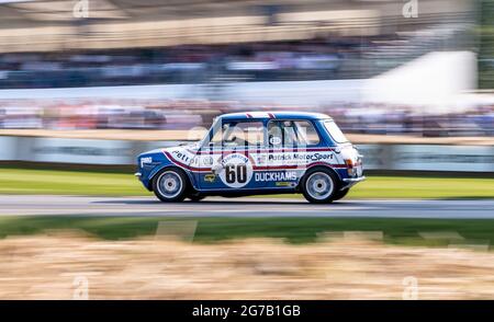 1978 Mini 1275 GT wurde von Swiftune und Nick Swift beim Goodwood Festival of Speed 2021 im Goodwood House, West Sussex, am 9. Juli 2021 eingesetzt. Foto von Phil Hutchinson. Nur zur redaktionellen Verwendung, Lizenz für kommerzielle Nutzung erforderlich. Keine Verwendung bei Wetten, Spielen oder Veröffentlichungen einzelner Clubs/Vereine/Spieler. Kredit: UK Sports Pics Ltd/Alamy Live Nachrichten Stockfoto