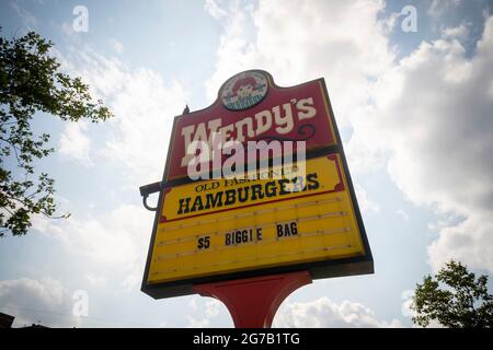 Wendy's Restaurant in Sunnyside, Queens in New York am Samstag, den 10. Juli 2021. (© Richard B. Levine) Stockfoto