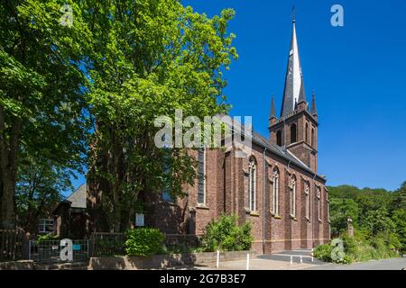 Deutschland, Erkrath, Erkrath-Hochdahl, Hochdahl-Trills, Bergisches Land, Niederbergisches Land, Niederberg, Rheinland, Nordrhein-Westfalen, Katholische Kirche Sankt Franziskus, Backsteinkirche Stockfoto
