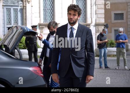 Rom, Italien. Juli 2021. Italiens Tennisspieler und Wimbledons 2021-Finalist Matteo Berrettini kommt am 12. Juli 2021 zusammen mit Spielern der italienischen Fußballnationalmannschaft zu einer Zeremonie im Präsidentenpalast Quirinale in Rom. Quelle: dpa/Alamy Live News Stockfoto