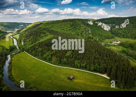 Blick vom Knopfmacherfelsen zum Kloster Beuron, bei Fridingen, Naturpark Obere Donau, Oberes Donautal, Donau, Schwäbische Alb Stockfoto