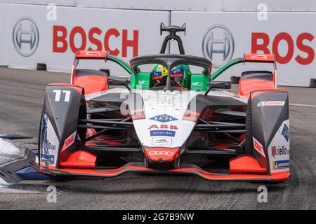 New York, Usa. Juli 2021. Lucas di Grassi (Auto-Nr. 11) von Audi Sport ABT Schaeffler fährt während der ABB FIA Formel E Meisterschaft, Lauf 11 E-Prix in New York. (Foto von Ron Adar/SOPA Images/Sipa USA) Quelle: SIPA USA/Alamy Live News Stockfoto