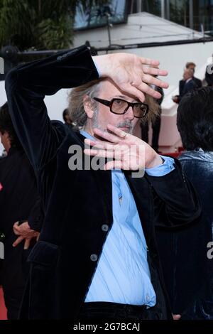 Jarvis Cocker nimmt am 12. Juli 2021 an der Premiere von „The Fench Dispatch“ während der 74. Jährlichen Filmfestspiele von Cannes in Cannes, Frankreich, Teil. Stockfoto