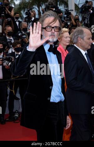 Jarvis Cocker nimmt am 12. Juli 2021 an der Premiere von „The Fench Dispatch“ während der 74. Jährlichen Filmfestspiele von Cannes in Cannes, Frankreich, Teil. Stockfoto