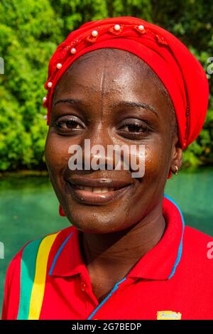 Freundliche junge Studentin, Yankari-Nationalpark, Ostnigeria Stockfoto