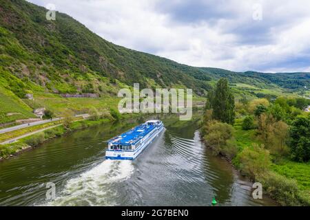 Flusskreuzfahrtschiff auf der Mosel bei Cochem, Moseltal, Deutschland Stockfoto