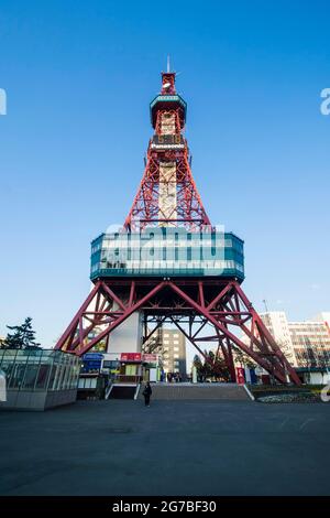 Fernsehturm in der Innenstadt von Sapporo, Odori Park, Hokkaido, Japan Stockfoto