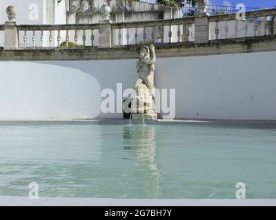 Lissabon, Lissabon Portugal. Juli 2021. (INT) Bewegung der Menschen in Jardim do Torel, in Lissabon. 12. Juli 2021, Lissabon, Portugal: Bewegung der Menschen in Torels Garten, in Lissabon, mit einem Panoramablick auf die Stadt, am Montag (12). Quelle: Edson de Souza/TheNews2 Quelle: Edson De Souza/TheNEWS2/ZUMA Wire/Alamy Live News Stockfoto