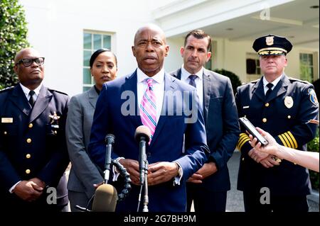 Washington, DC, USA. Juli 2021. 12. Juli 2021 - Washington, DC, USA: Eric ADAMS, Präsident von Brooklyn, spricht mit Reportern im Weißen Haus. Quelle: Michael Brochstein/ZUMA Wire/Alamy Live News Stockfoto