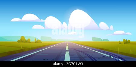 Autostraße in Feldern mit grünem Gras und Wald am Horizont. Vektor-Cartoon-Illustration der Sommerlandschaft Landschaft mit Wiesen, Wolken in blauem Himmel und Autobahn mit Reifenspuren auf Asphalt Stock Vektor