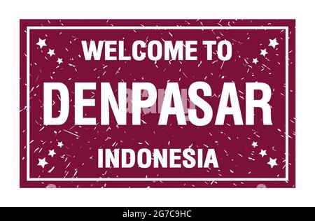 WILLKOMMEN IN DENPASAR - INDONESIEN, Worte auf violettem rechteckigem Flaggenstempel geschrieben Stockfoto