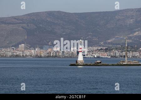 Leuchtturm im Golf von Izmir, Izmir City, Türkei Stockfoto