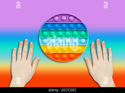 Silikon-Spielzeug Anti-Stress-popit. Neuer Trend. Bunte Anti Stress sensorische Spielzeug Fidget Push Pop es . Flach liegend mit Copyspace. Stockfoto