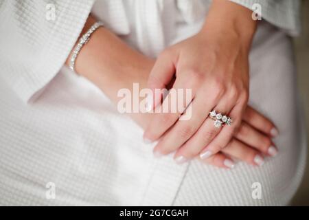 Brautring, Weiße Hochzeit, Diamantring Stockfoto