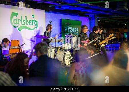 Die Blightening Seeds treten bei einem Carlsberg-Event auf, das im Hause des FC Liverpool, Anfield, stattfindet. Stockfoto